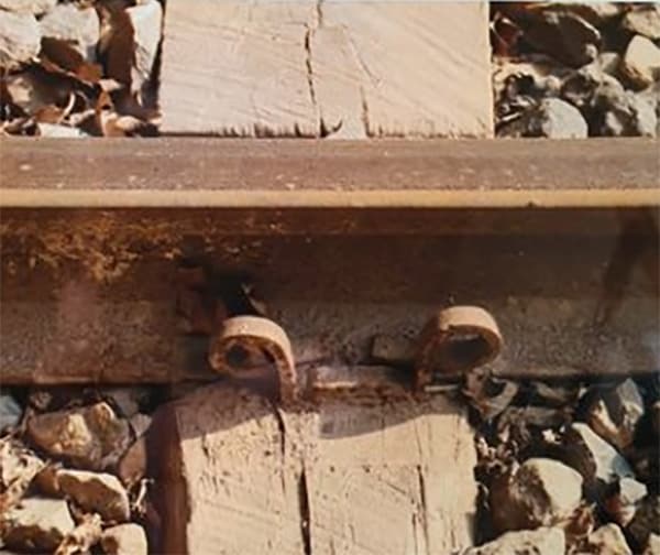 I - Flex Doppelschaft Federnagel
auf Holzschwellen